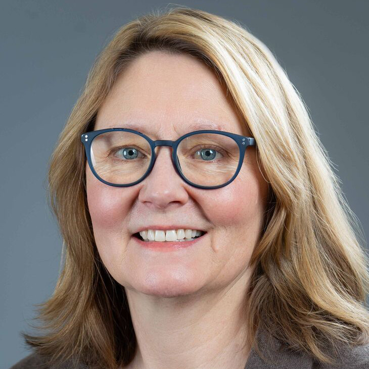 Headshot of Jennifer Dush