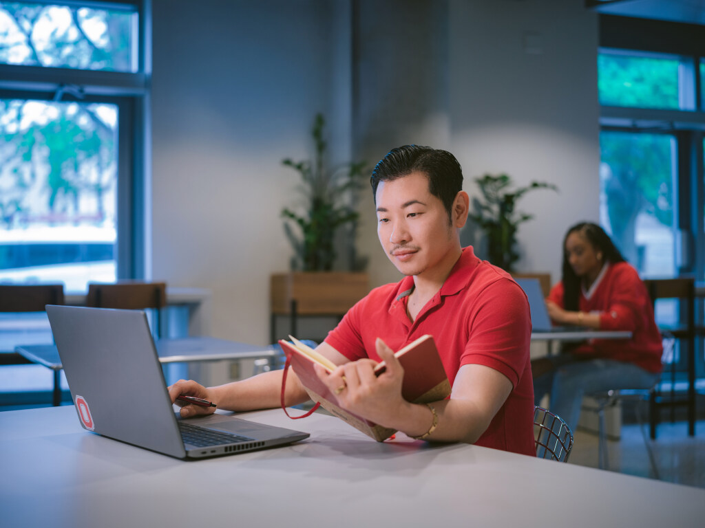 An Ohio State Online student working away from home.